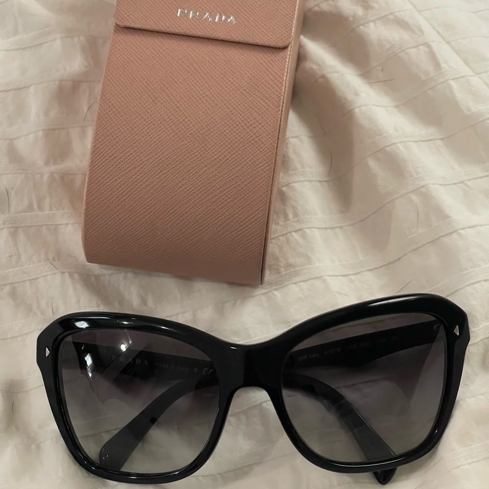 Prada designer sunglasses color:black